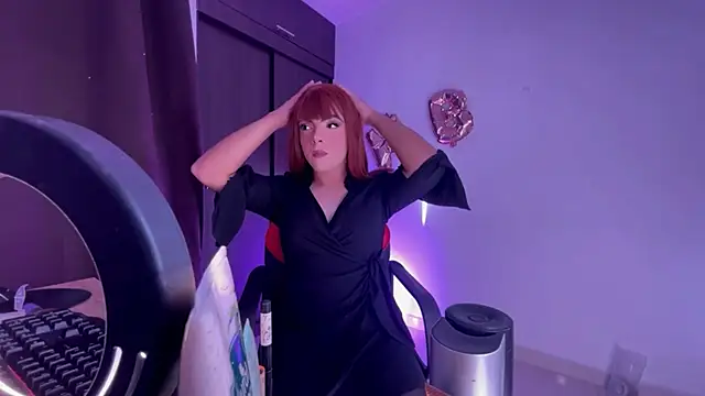 Snapshot of regina_mills_milk chatting on 11.24.25 regina mills milk online show from 11.24.25