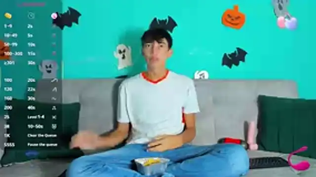 Snapshot of Maikol_Ortiz chatting on 10.28.25 Maikol Ortiz online show from 10.28.25