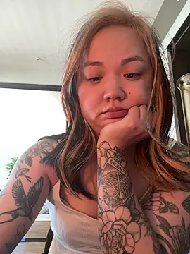 Snapshot of violet_lin chatting on 04.10.26 violet lin online show from 04.10.26