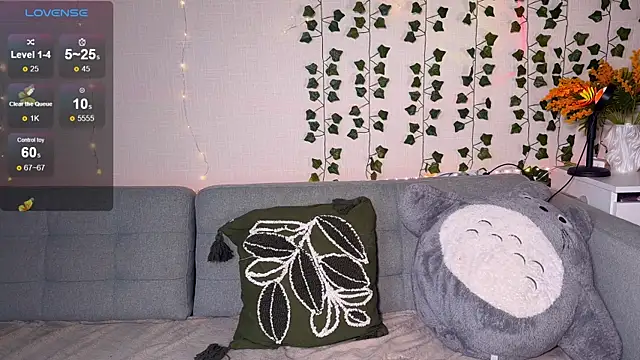 Snapshot of EmmyBell_ chatting on 10.21.25 EmmyBell online show from 10.21.25