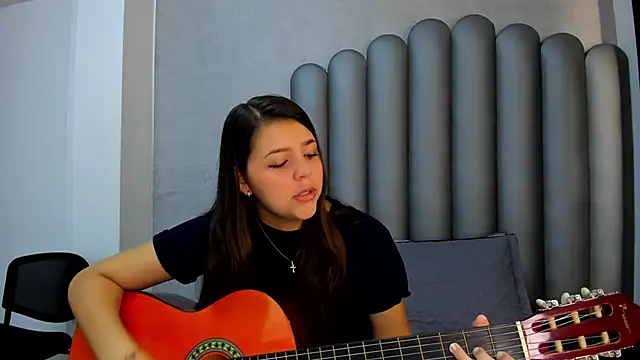 Snapshot of Charlotte-Star chatting on 11.13.25 Charlotte-Star online show from 11.13.25