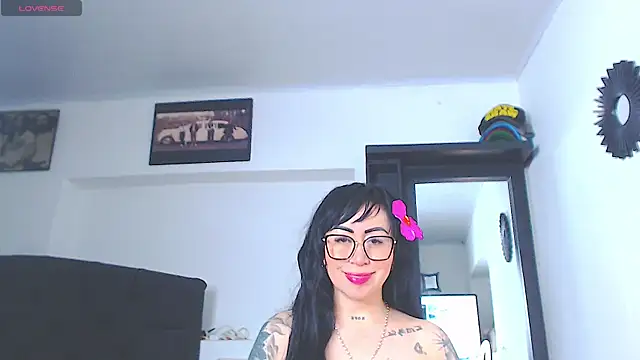 Snapshot of Vicky_hotmilf chatting on 06.25.26 Vicky hotmilf online show from 06.25.26