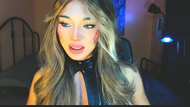 Snapshot of xUrGoddess_Bellax chatting on 11.19.25 xUrGoddess Bellax online show from 11.19.25