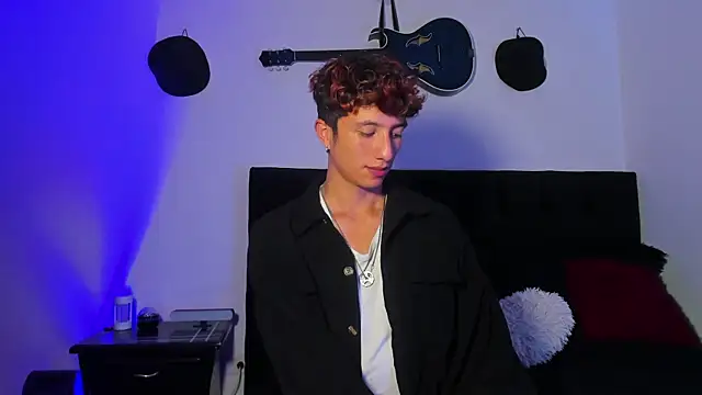 mhatias  online show from 04.12.26