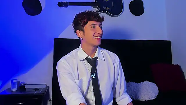 mhatias  online show from 04.13.26