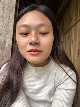 Snapshot of mai-xinh chatting on 11.13.25 mai-xinh online show from 11.13.25