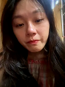 Snapshot of mai-xinh chatting on 11.24.25 mai-xinh online show from 11.24.25