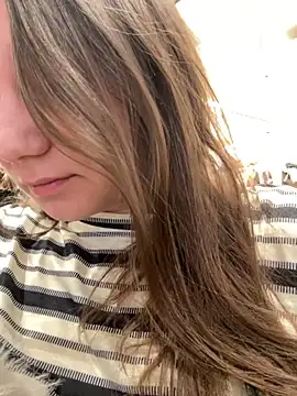 Snapshot of MiniVi chatting on 10.05.25 MiniVi online show from 10.05.25