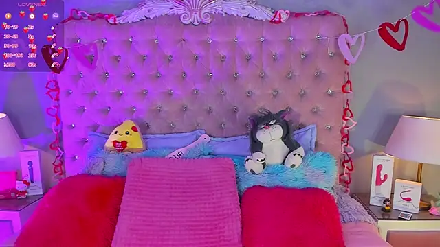 Snapshot of LindaWz_ chatting on 02.19.26 LindaWz online show from 02.19.26