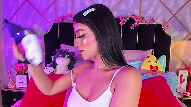 Snapshot of LindaWz_ chatting on 02.22.26 LindaWz online show from 02.22.26