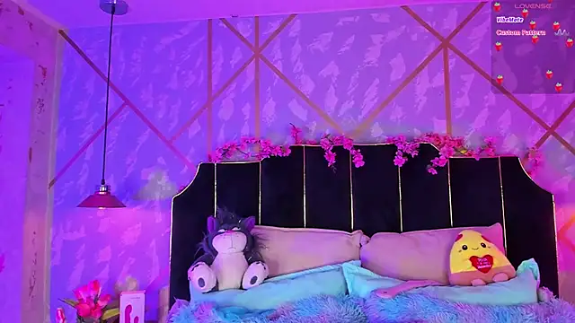 Snapshot of LindaWz_ chatting on 02.26.26 LindaWz online show from 02.26.26