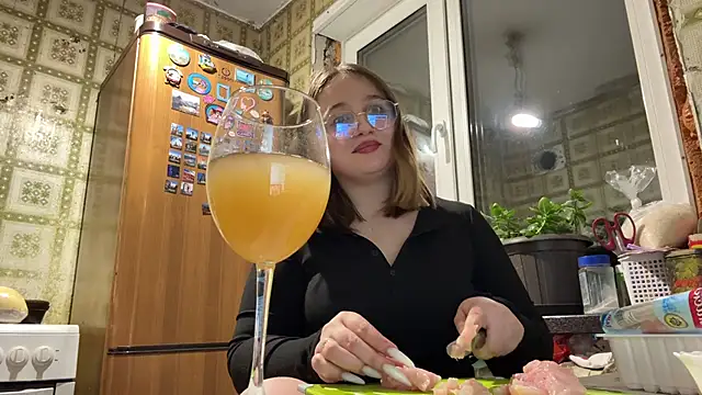 Snapshot of IvyGlimpse chatting on 10.13.25 IvyGlimpse online show from 10.13.25