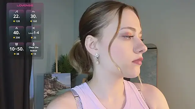 Snapshot of HollieCollelo chatting on 11.10.25 HollieCollelo online show from 11.10.25