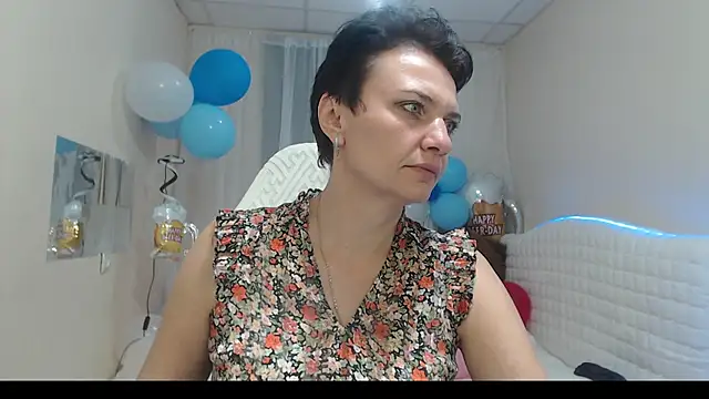 Snapshot of AvaSaturnian chatting on 10.08.25 AvaSaturnian online show from 10.08.25