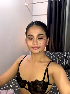 Snapshot of AngelHille chatting on 10.03.25 AngelHille online show from 10.03.25