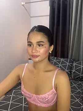 Snapshot of AngelHille chatting on 10.06.25 AngelHille online show from 10.06.25