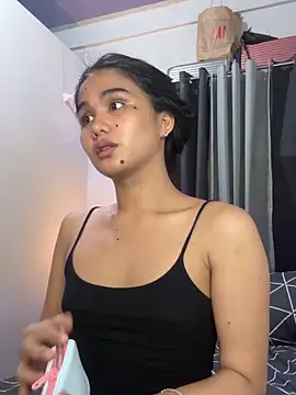 Snapshot of AngelHille chatting on 10.30.25 AngelHille online show from 10.30.25