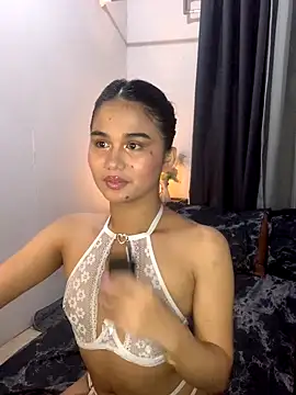 Snapshot of AngelHille chatting on 11.13.25 AngelHille online show from 11.13.25