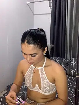 Snapshot of AngelHille chatting on 11.24.25 AngelHille online show from 11.24.25