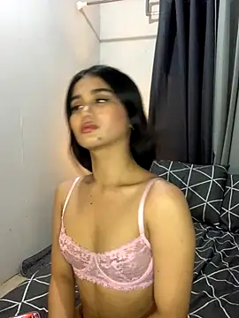 Snapshot of AngelHille chatting on 11.25.25 AngelHille online show from 11.25.25