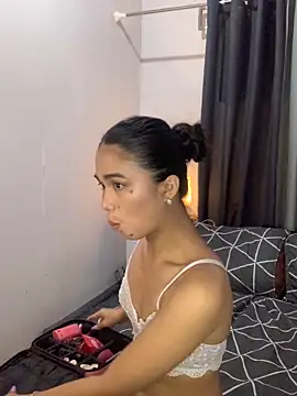 Snapshot of AngelHille chatting on 11.27.25 AngelHille online show from 11.27.25