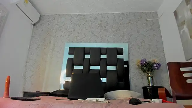 MissDiabla  online show from 10.29.25