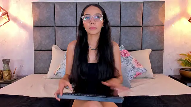 Roseaurora online show from 05.26.26