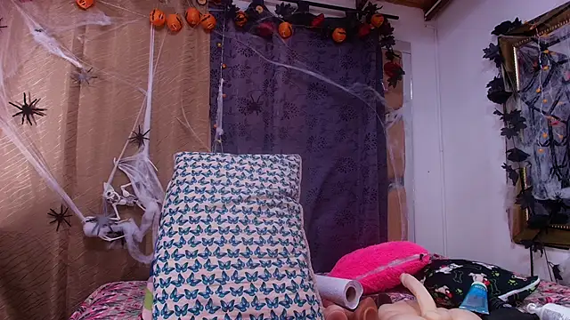 sweegirl69 online show from 10.30.25