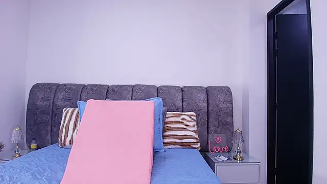 sweegirl69 online show from 11.19.25