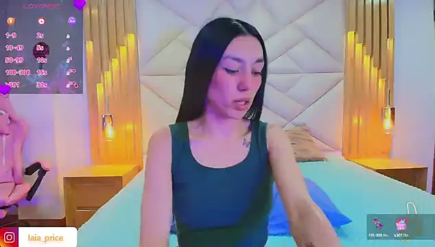 Snapshot of Laia_and_Damian chatting on 10.04.25 Laia and Damian online show from 10.04.25