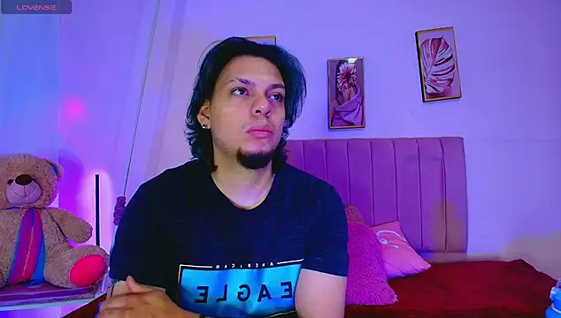 Snapshot of Laia_and_Damian chatting on 10.24.25 Laia and Damian online show from 10.24.25