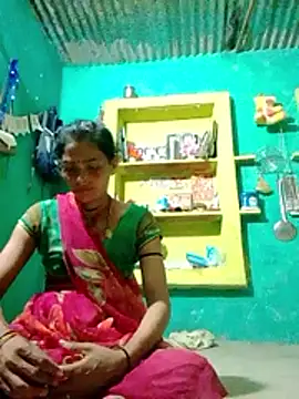 Snapshot of H_seema chatting on 04.11.26 H seema online show from 04.11.26