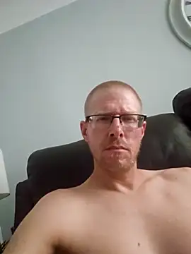 Snapshot of MrLeakyHelmet chatting on 09.21.25 MrLeakyHelmet online show from 09.21.25