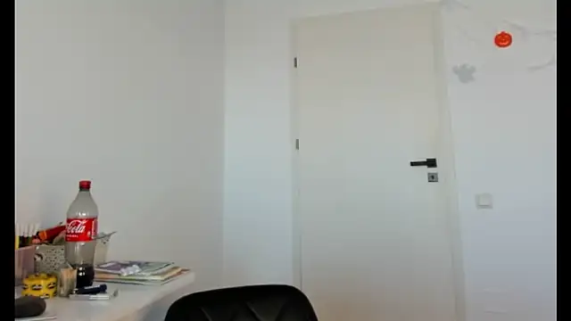 Snapshot of crystalxx18 chatting on 10.17.25 crystalxx18 online show from 10.17.25