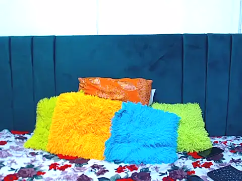 SweetSlenderChoc online show from 02.02.26