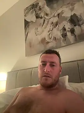 Snapshot of Londonlad818 chatting on 02.18.26 Londonlad818 online show from 02.18.26