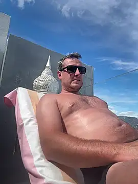 Snapshot of Londonlad818 chatting on 04.13.26 Londonlad818 online show from 04.13.26