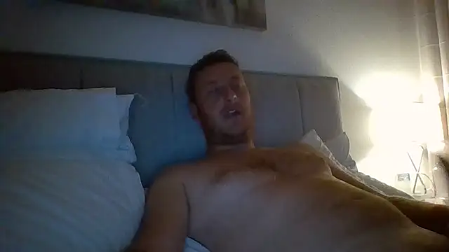 Snapshot of Londonlad818 chatting on 05.29.26 Londonlad818 online show from 05.29.26
