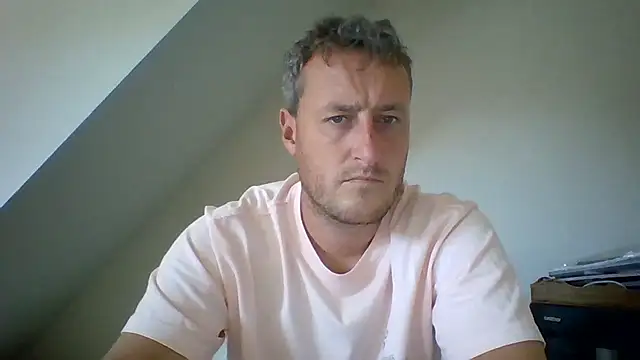 Snapshot of Londonlad818 chatting on 08.05.26 Londonlad818 online show from 08.05.26