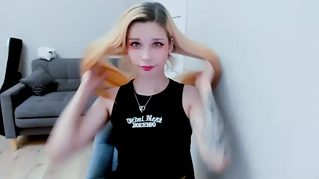 Snapshot of Kitten_Alissa chatting on 09.14.25 Kitten Alissa online show from 09.14.25