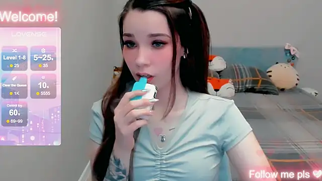 Snapshot of Kitten_Alissa chatting on 12.05.25 Kitten Alissa online show from 12.05.25