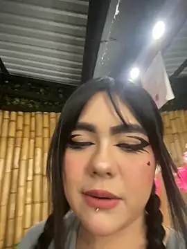 Snapshot of jasmincollin_ chatting on 11.22.25 jasmincollin online show from 11.22.25