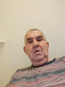 Oldmenhot66 online show from 12.23.25