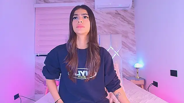 Snapshot of collet_1 chatting on 11.13.25 collet 1 online show from 11.13.25