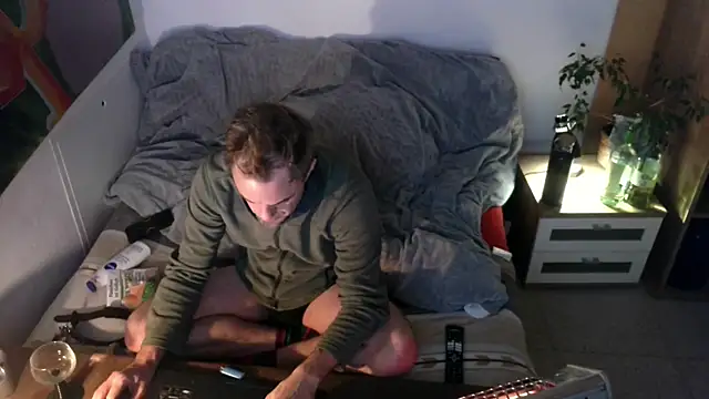 Snapshot of EdelHolz91 chatting on 11.28.25 EdelHolz91 online show from 11.28.25