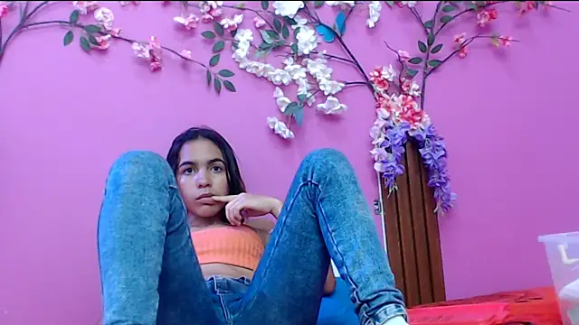 skinnysofia18 online show from 09.10.25