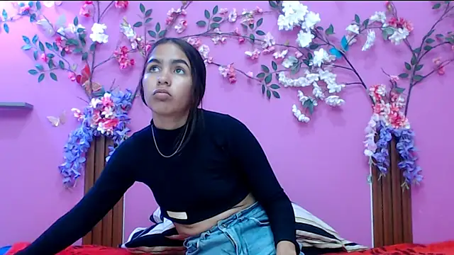 skinnysofia18 online show from 11.17.25