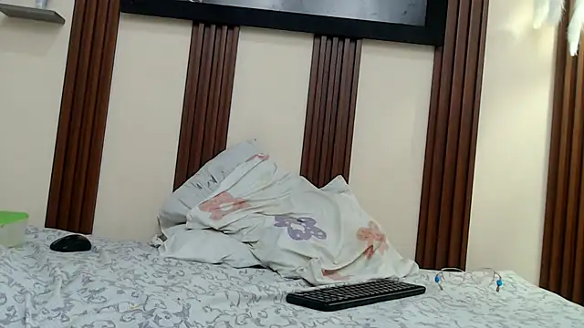 skinnysofia18 online show from 12.18.25