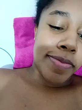 Snapshot of MoniqueMulberry chatting on 11.30.25 MoniqueMulberry online show from 11.30.25