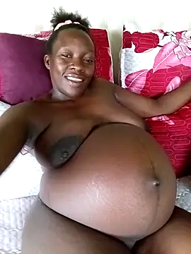 Snapshot of BeautyQueenX22 chatting on 02.08.26 BeautyQueenX22 online show from 02.08.26